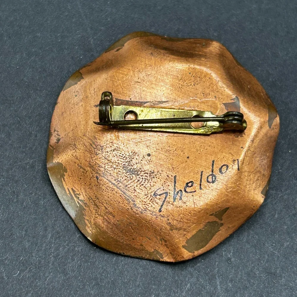 VTG Signed Sheldon Art Glass Copper Brooch and Screwback Earrings Set‎